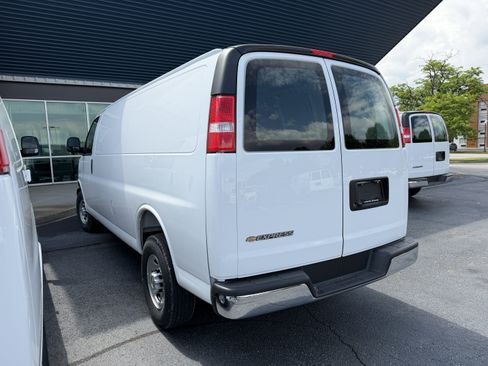 New 2026 Chevrolet Express 3500 Extended RWD image 5