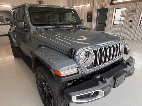 Certified 2025 Jeep Wrangler Unlimited Sahara AWD/4WD image 5