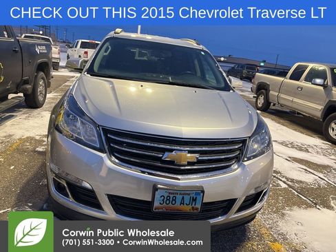 Used 2015 Chevrolet Traverse LT image 1