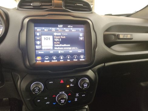 Used 2021 Jeep Renegade Latitude AWD/4WD image 25