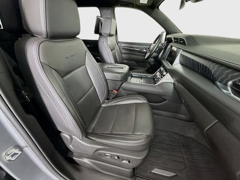 Used 2024 GMC Yukon XL Denali AWD/4WD image 32