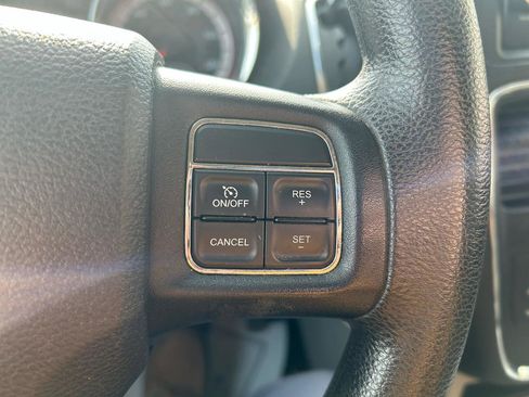 Used 2013 Dodge Grand Caravan SXT image 18