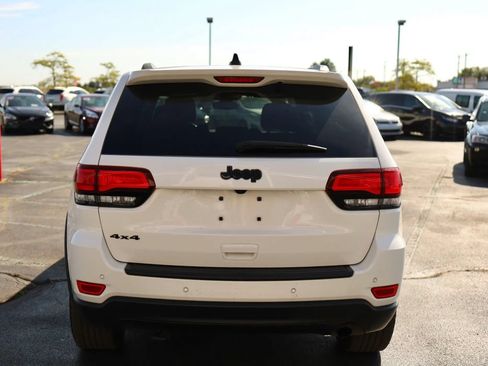 Used 2018 Jeep Grand Cherokee Laredo AWD/4WD image 6