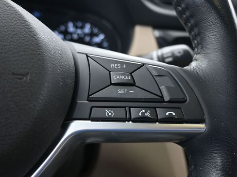 Used 2017 Nissan Rogue SL w/ SL Premium Package image 35