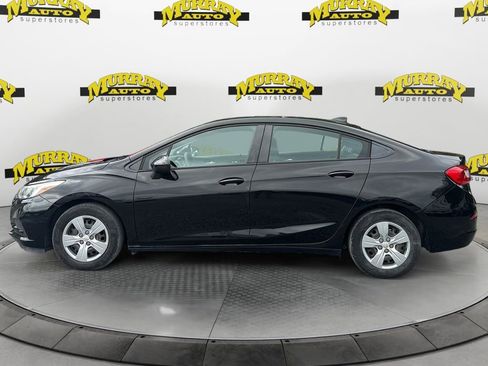 Used 2018 Chevrolet Cruze LS image 2