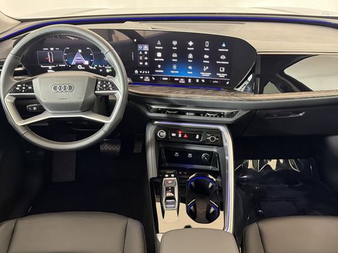 Used 2025 Audi Q5 Premium w/ Convenience Package image 16