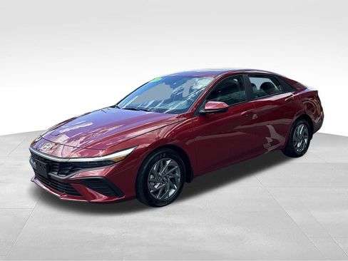 Certified 2024 Hyundai Elantra SEL FWD image 3