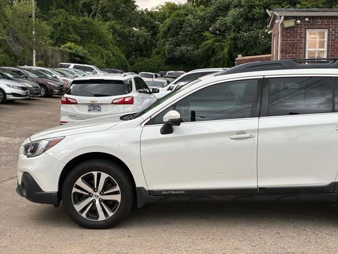 Used 2019 Subaru Outback 3.6R Limited w/ Popular Package #2 AWD/4WD image 11