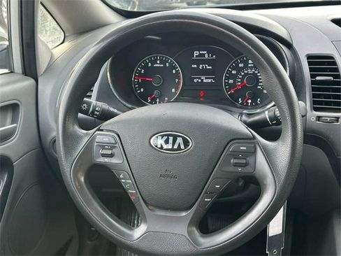 Used 2017 Kia Forte LX image 11