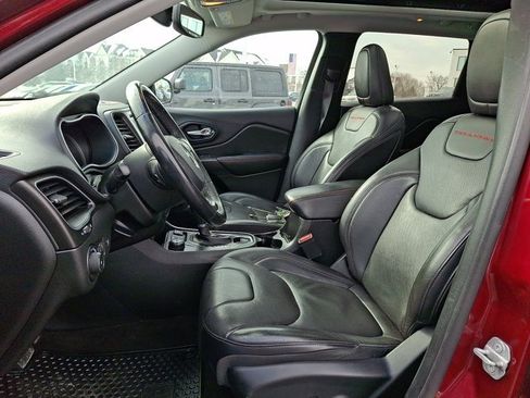 Used 2019 Jeep Cherokee Trailhawk image 16