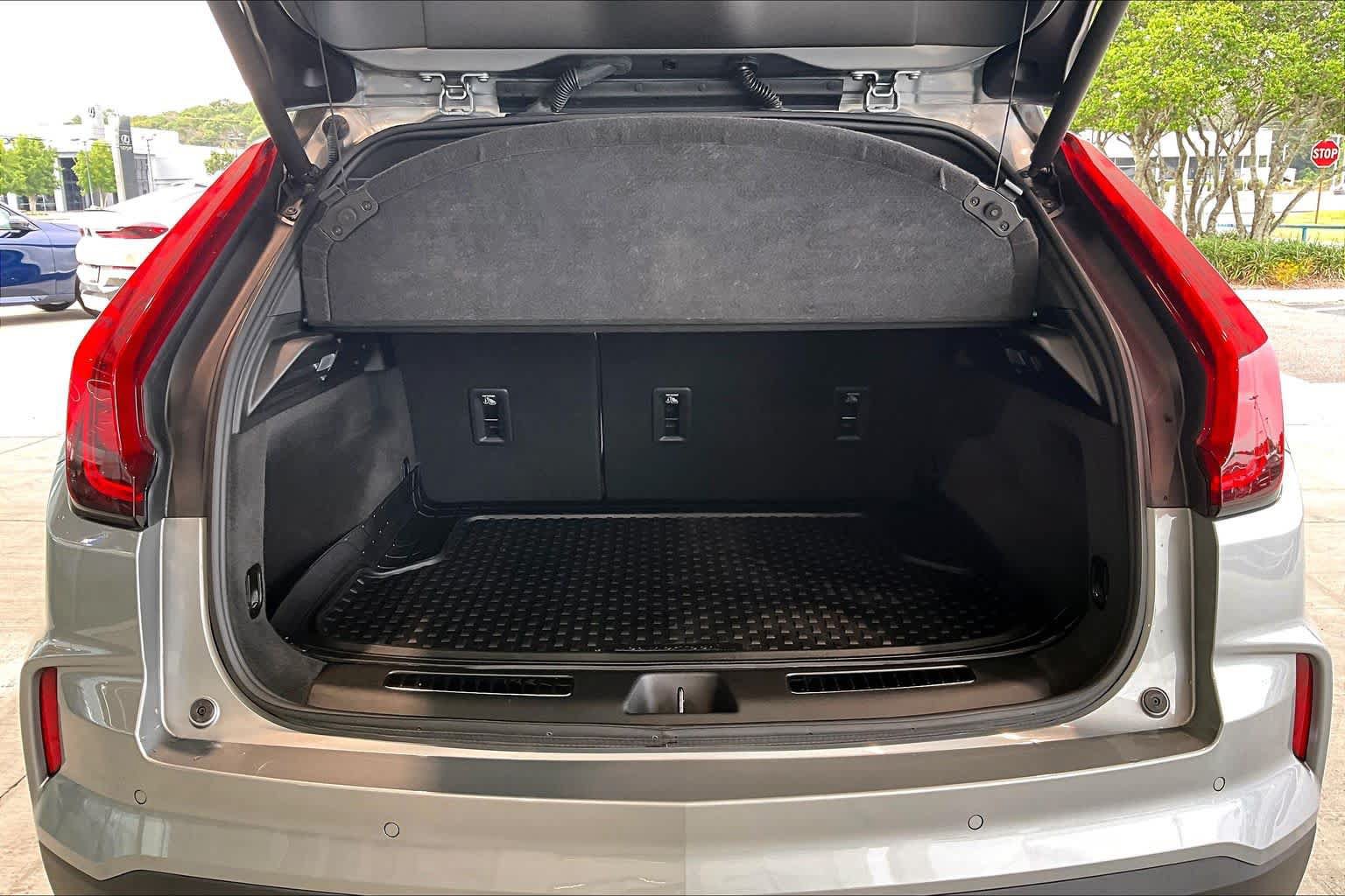 Used 2024 Cadillac XT4 Premium Luxury FWD image 34