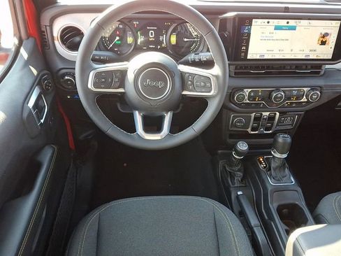 Used 2025 Jeep Wrangler Unlimited Sahara w/ Safety Group image 11