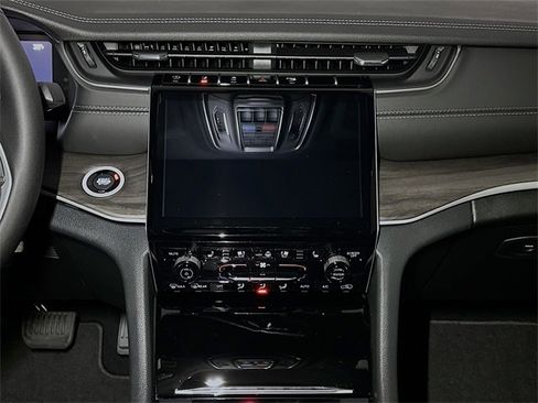 New 2025 Jeep Grand Cherokee L Limited image 9