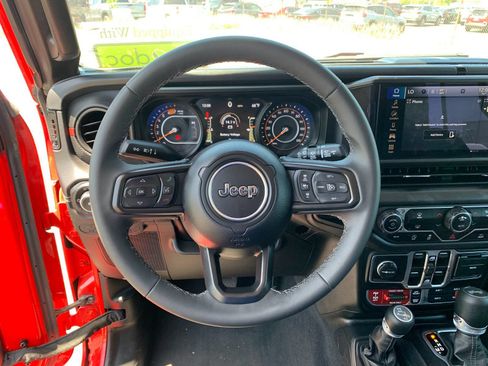 Used 2025 Jeep Wrangler Unlimited Rubicon AWD/4WD image 26