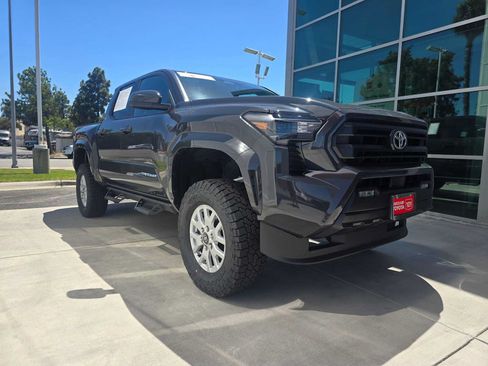 Used 2025 Toyota Tacoma SR5 AWD/4WD image 8
