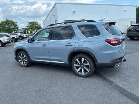 Used 2025 Honda Pilot Touring image 13