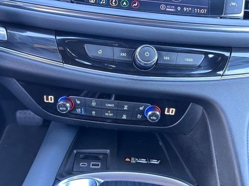 Used 2022 Buick Enclave Premium image 18
