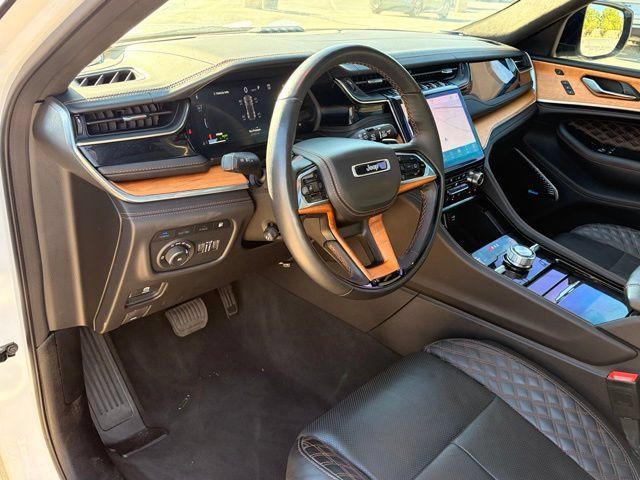 Used 2024 Jeep Grand Cherokee Summit AWD/4WD image 12