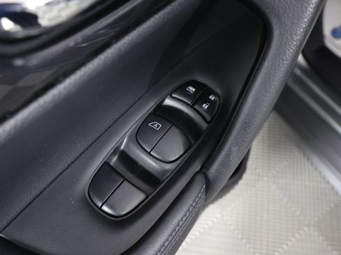 Used 2018 Nissan Rogue SV w/ Premium Package AWD/4WD image 31