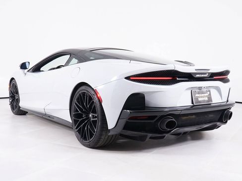 Used 2022 McLaren GT RWD image 19