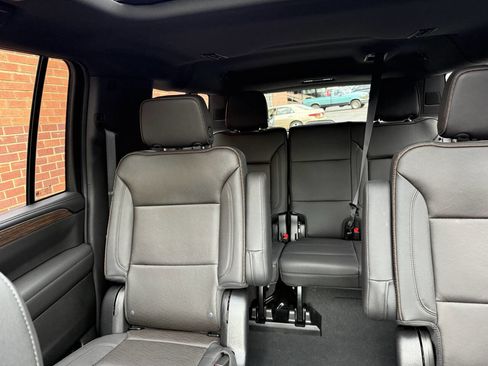 Used 2024 Chevrolet Suburban High Country image 25