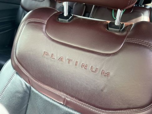 Used 2020 Ford Explorer Platinum w/ Premium Technology Package image 15