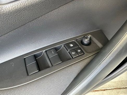 Used 2022 Toyota Corolla LE image 21