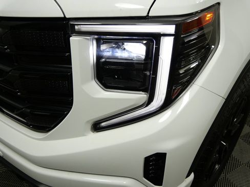Used 2025 GMC Sierra 1500 Elevation w/ Elevation Premium Package AWD/4WD image 9
