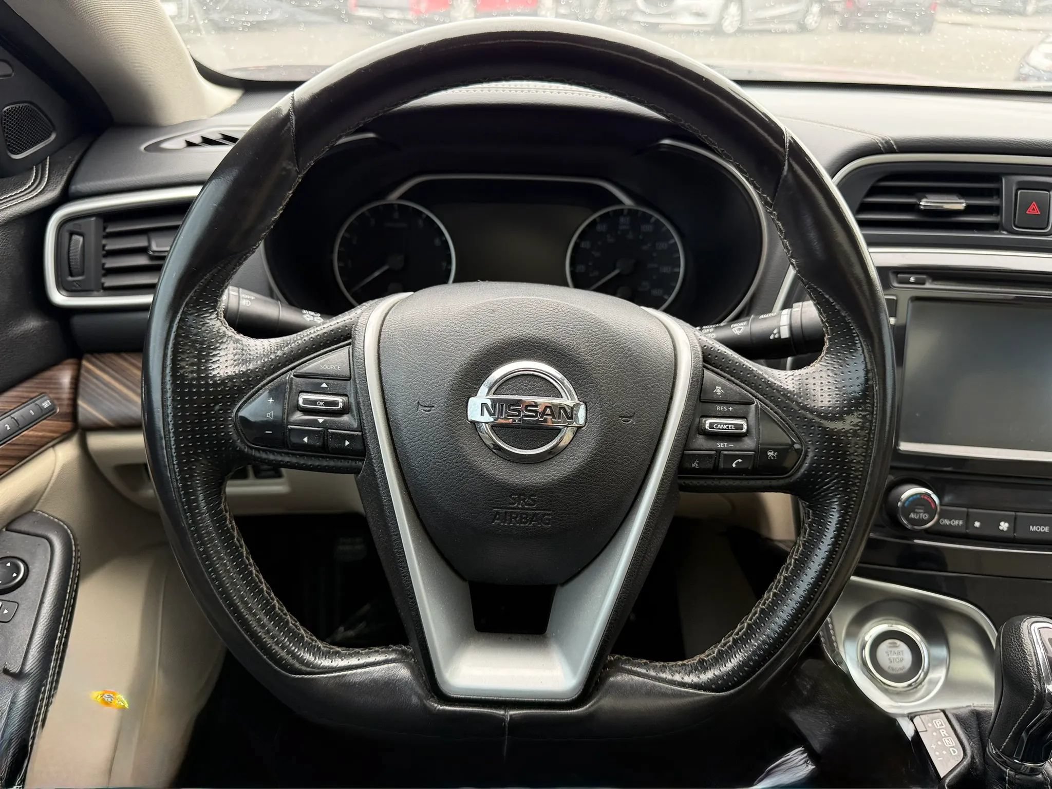 Used 2016 Nissan Maxima Platinum w/ Interior Lighting Package FWD image 27