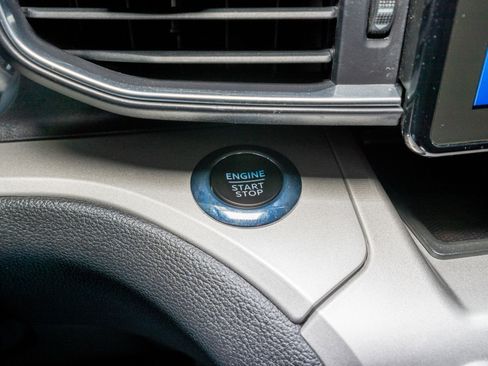 Used 2022 Ford Explorer XLT w/ Equipment Group 202A image 26