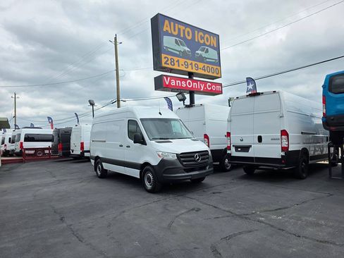 Used 2022 Mercedes-Benz Sprinter 2500 image 25