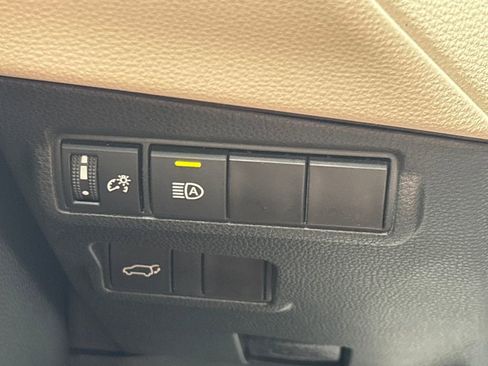 Used 2023 Toyota Corolla Cross XLE w/ Convenience Package image 24