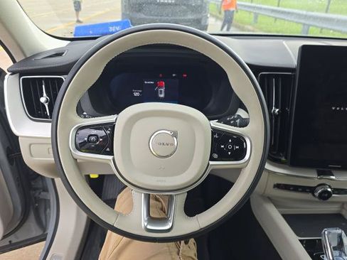 Used 2026 Volvo XC60 B5 Ultra AWD/4WD image 4