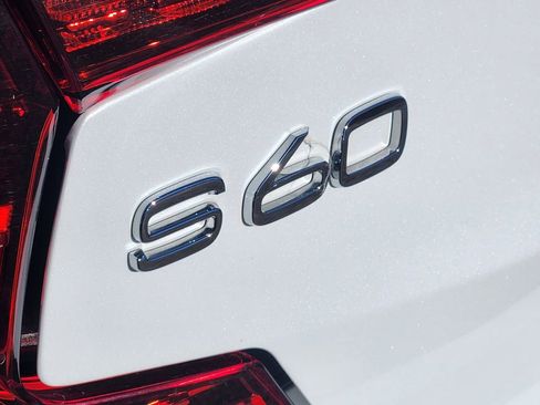 Used 2025 Volvo S60 T8 Plus image 30