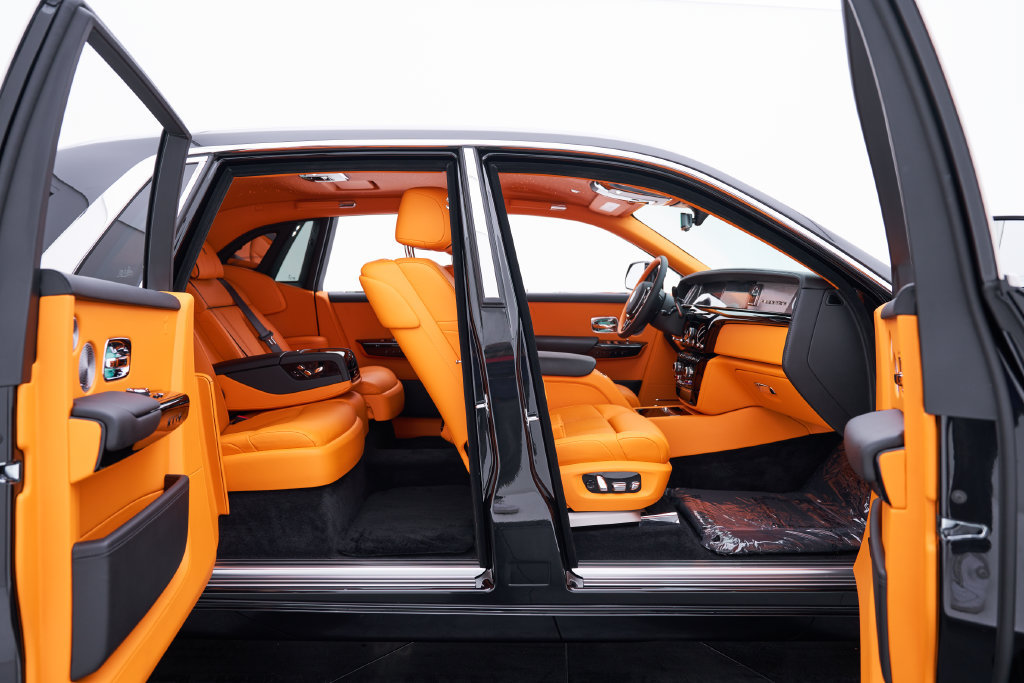 Used 2026 Rolls-Royce Phantom Sedan RWD image 39