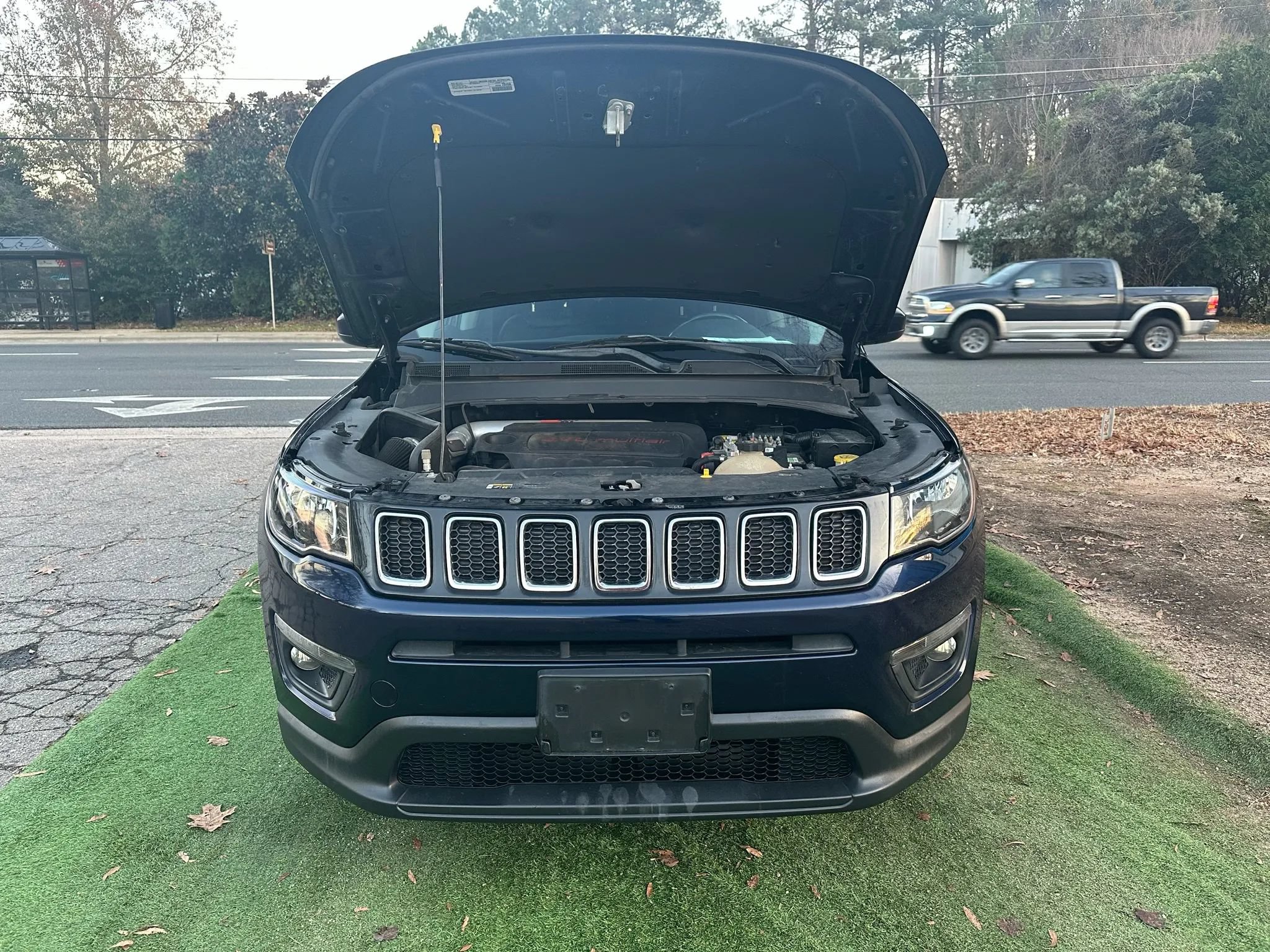 Used 2018 Jeep Compass Latitude w/ Cold Weather Group AWD/4WD image 8