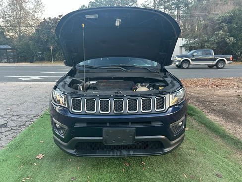 Used 2018 Jeep Compass Latitude w/ Cold Weather Group AWD/4WD image 8