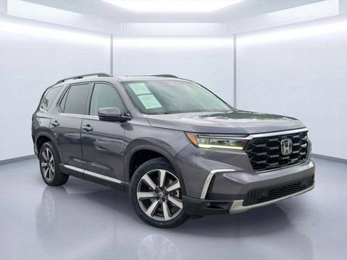 Used 2023 Honda Pilot Touring image 1