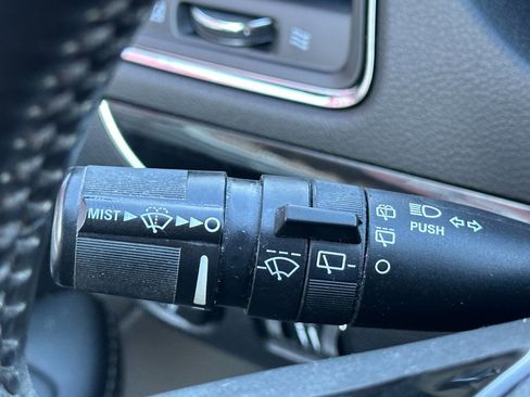 Used 2015 Chrysler Town & Country Limited image 37