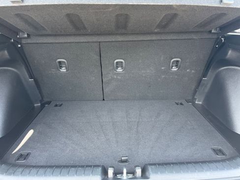 Used 2025 Hyundai Venue SEL FWD image 32