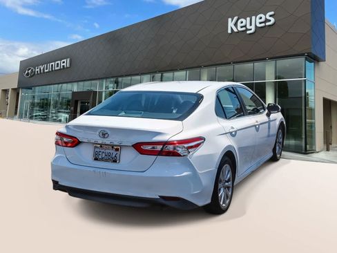 Used 2018 Toyota Camry LE FWD image 4