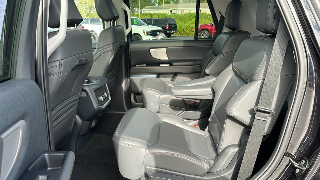 Used 2025 Ford Expedition Active AWD/4WD image 26