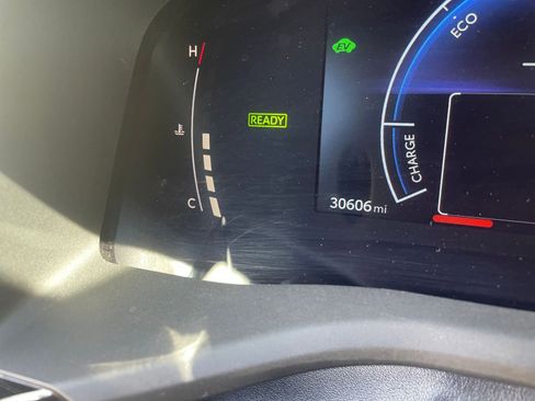 Used 2025 Toyota Camry LE image 41