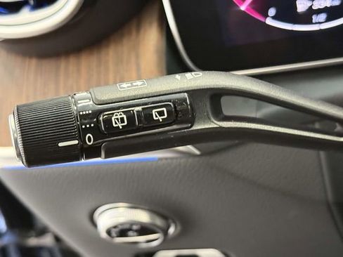Used 2025 Mercedes-Benz GLC 300 4MATIC image 27