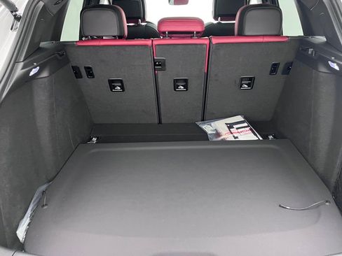 Used 2025 Porsche Macan image 28