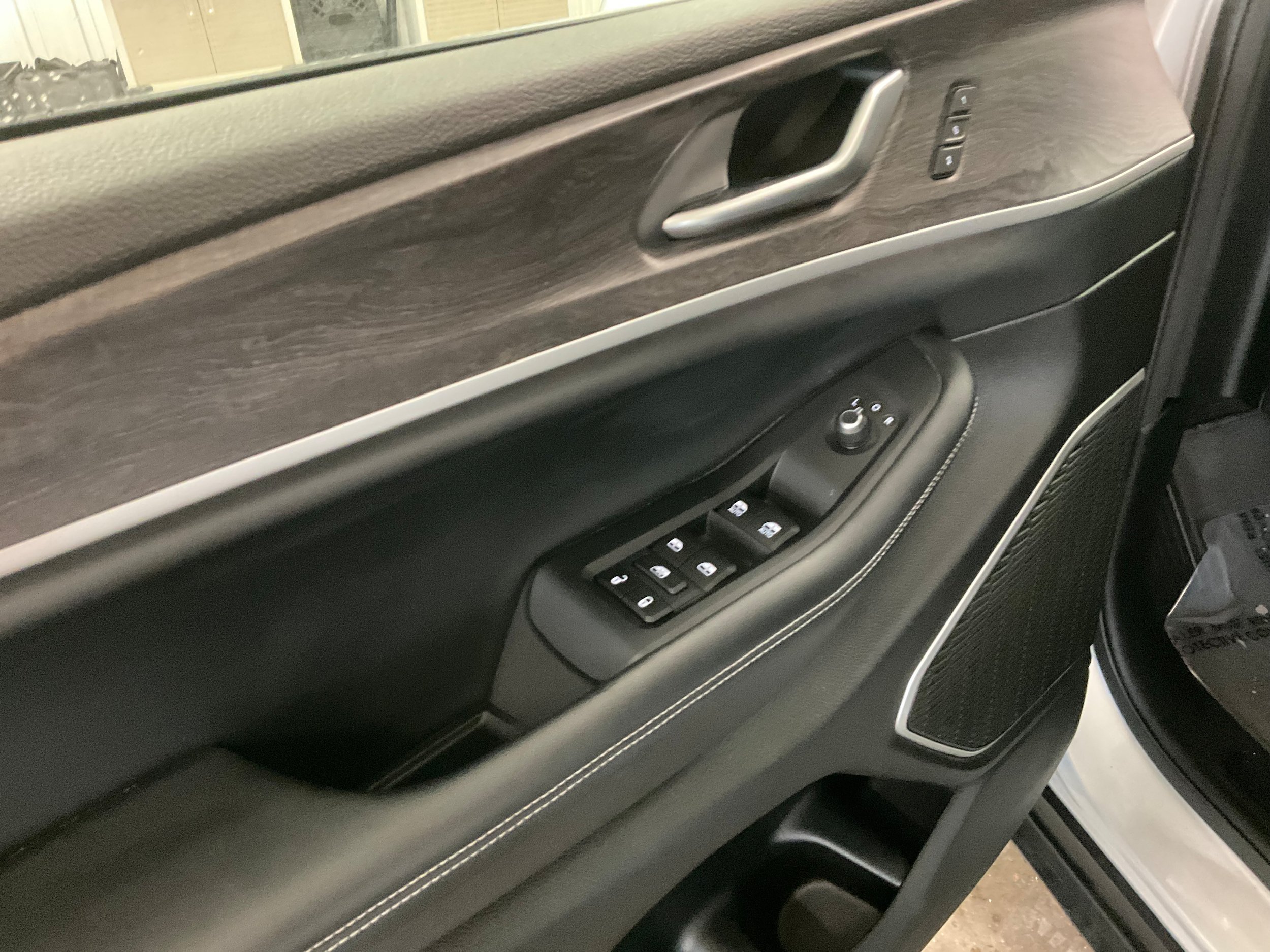 Used 2022 Jeep Grand Cherokee Limited AWD/4WD image 10