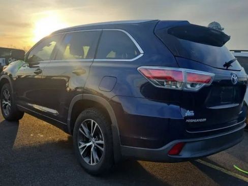 Used 2016 Toyota Highlander XLE image 2