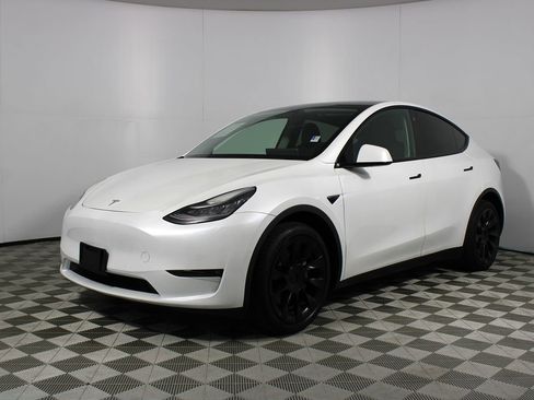 Used 2021 Tesla Model Y Long Range image 26