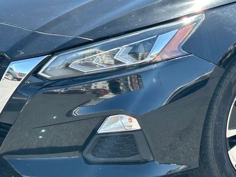 Used 2022 Nissan Altima 2.5 SV FWD image 12