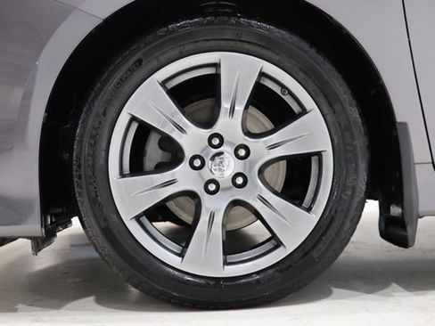 Used 2017 Toyota Sienna SE Premium FWD image 11